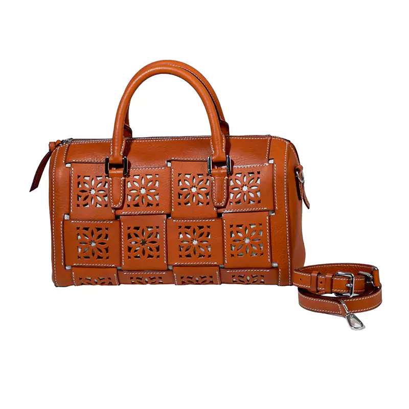 لماذا أصبحت حقيبة الكتف Tote Bag هي الحل النهائي للحمل اليومي؟